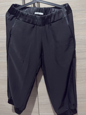 Black crepe fabric pants, size Medium