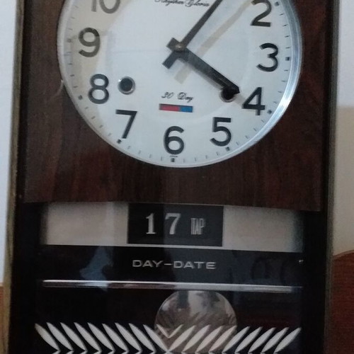 Rhythm Gloria Japanese collectible wall pendulum clock used analog