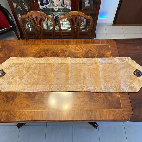 Table runner used, dimensions 172x42cm