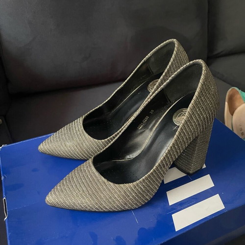 Axel silver glitter pumps size 38 like new