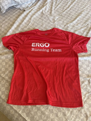 Saucony running T-shirt large new, red