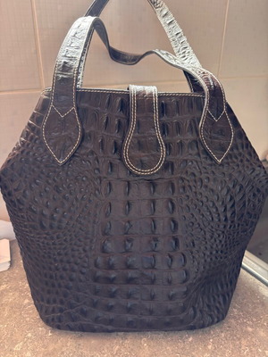 Leather shoulder bag like new, crocodile pattern brown