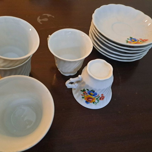 Coffee set like new, 6 cups with saucers