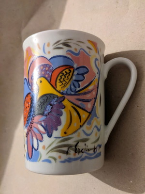 Κούπα πορσελάνης MANIOS μεταχειρισμένη με ζωγραφική Γ. Σταθόπουλου