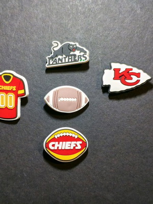 Football Rugby Crocs Charms set like new, red and yellow