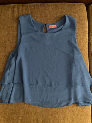 Pinup summer blouse size medium like new, blue
