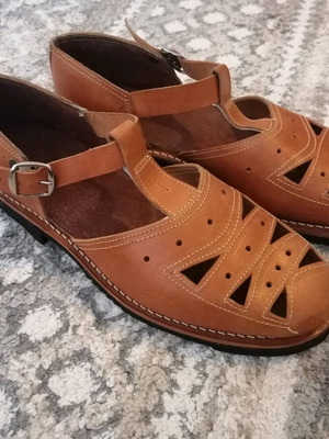 Men's leather sandals with anti-slip sole size 43 new, unworn