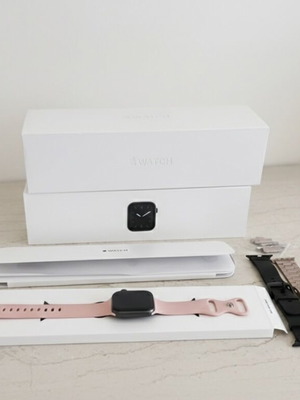 Apple Smart Watch Series 5 μεταχειρισμένο με 3 λουράκια δώρο