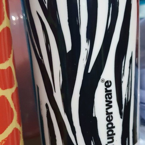 Tupperware 1-liter spout cup new, collectible