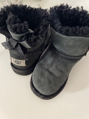 Ugg girls boots size 29