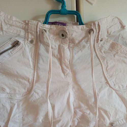 White summer capri bermuda shorts, size S