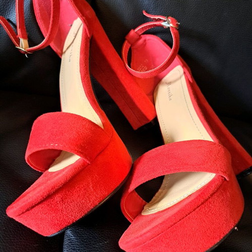 Mannika high red sandals like new, size 39