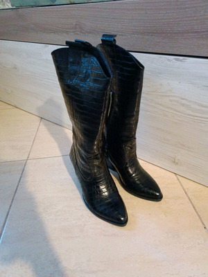 Boots new, black, size 36