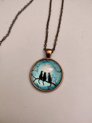 Necklace three cats used with signs of wear