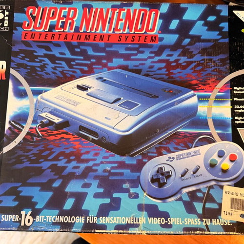 Super Nintendo Entertainment System (SNES) like new with original box