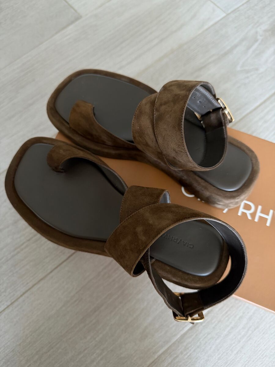 靴 GIA BORGHINI SUEDE ANKLE STRAP GIA Borghini Leather Sandals like new,… - € 80,00 - Vendora.cy