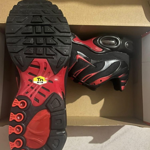 Nike TN athletic shoes new, size 44, black and red