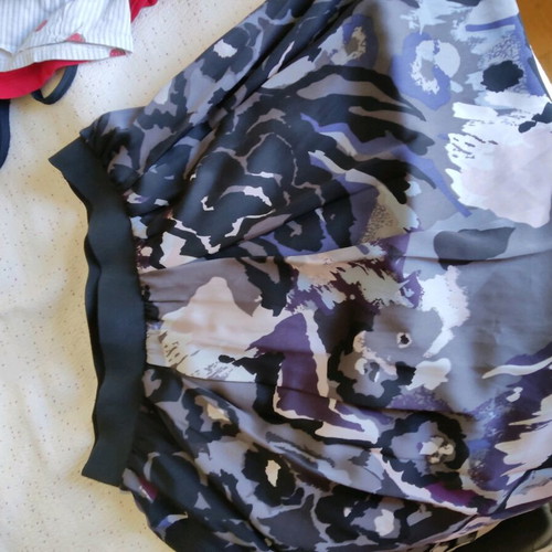 Sisley skirt like new, knee-length, satin fabric