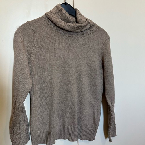 Women's beige turtleneck sweater like new, size M