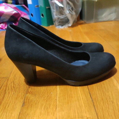 Marco Tozzi leather pumps size 38 like new black