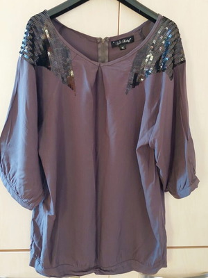 Women's blouse with black sequins, size XL, like new
