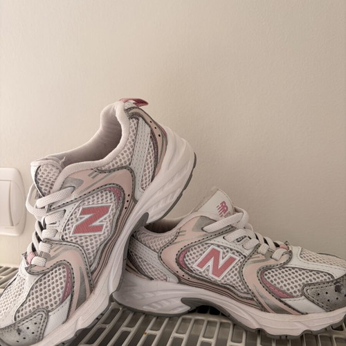 New Balance 530 girls' sneakers like new, size 28, white and pink