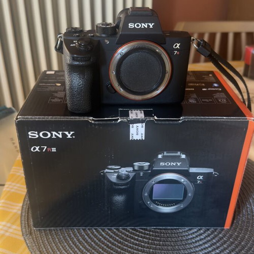 Sony a7R III Full Frame Mirrorless Camera new