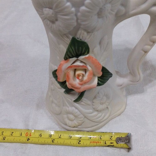 Small ceramic vase like new with embossed flower