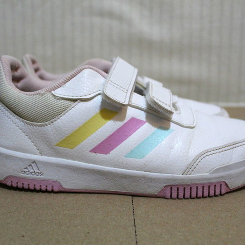 Girls' Adidas athletic shoes used, size 35, white