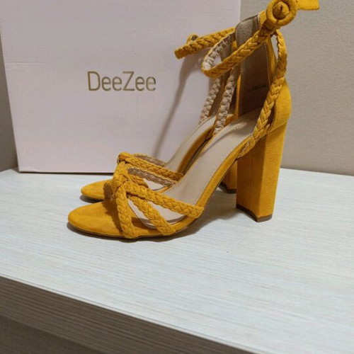 Deezee sandals new with thick heel, mustard color, size 38