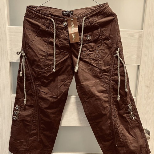 Hong Ru Brown Capri Pants Size M New with Tags