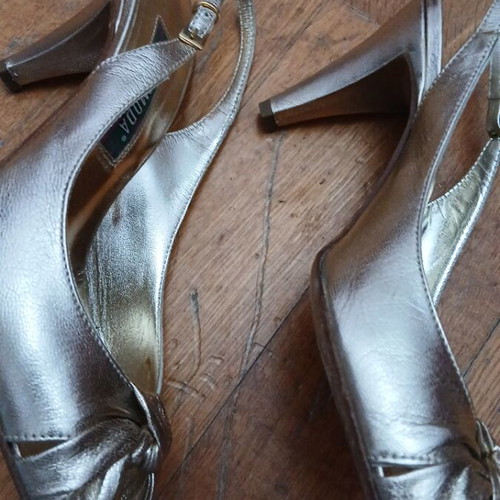 Women's gold sandals like new, size 38, platform style