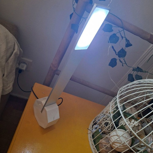Table lamp with USB like new