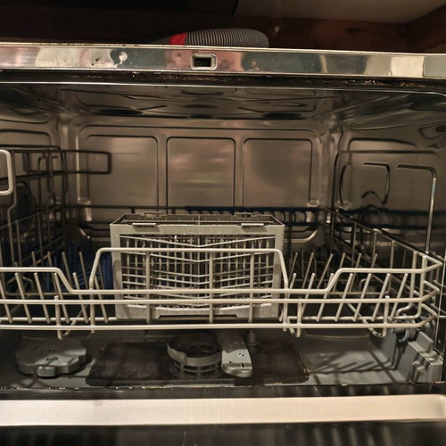 Countertop glass and dish dishwasher like new