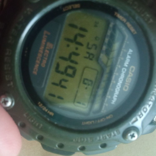 Casio DW-285 watch used, good condition