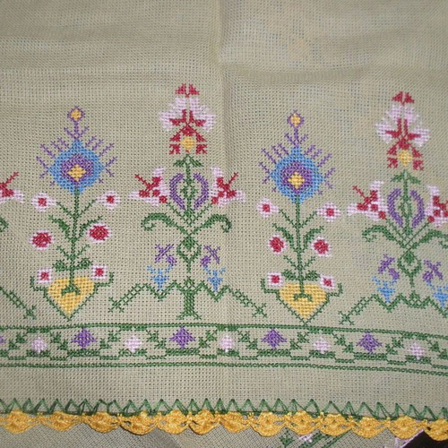 Set of 3 handmade embroidered table linens like new, olive color