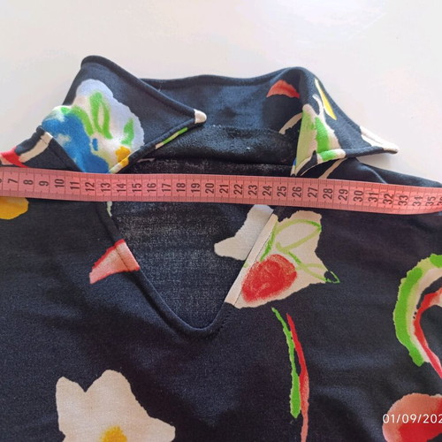 Printed blouse short sleeve Medium elastic, like new condition