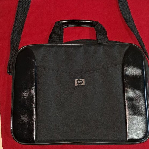 HP laptop shoulder bag like new, black