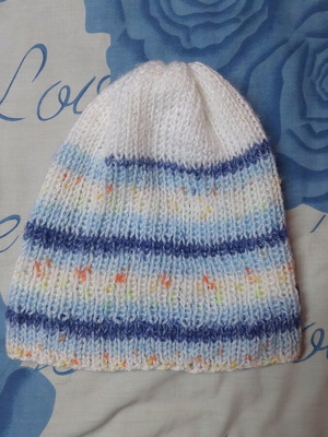 Women's knit cap like new, white with multicolor stripes