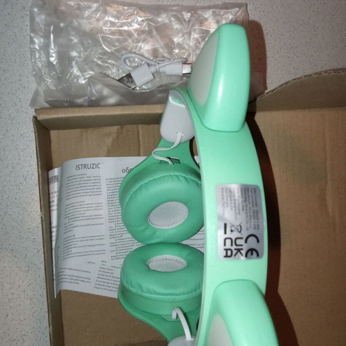 Cat Shape wireless headphones new in box