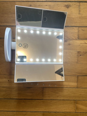 Lighted tabletop mirror like new