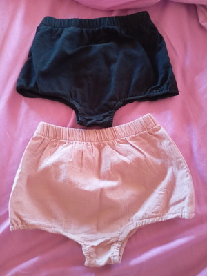 Girls' shorts pack of 2 like new, black and pink, ages 2-3