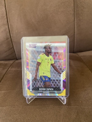 Ντουβάν Ζαπάτα Panini FIFA Score 2021-2022 κάρτα /15