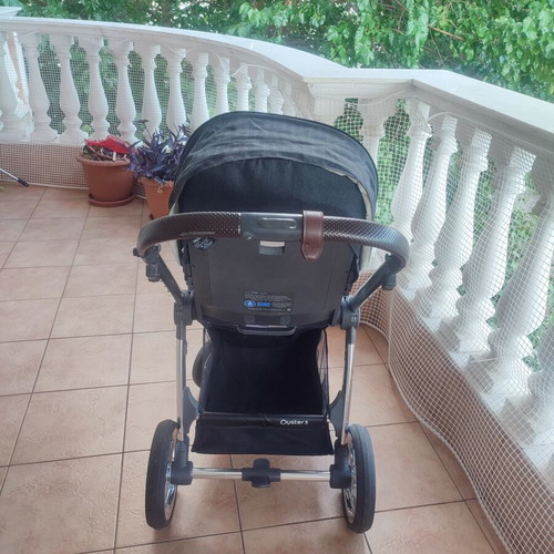 Oyster 3 in 1 stroller like new with accessories