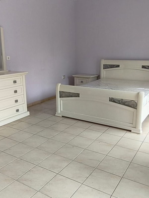 Abourdiadis Bedroom Furniture Set king-size bed, 2 nightstands, dresser with mirror like new