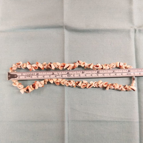 Short necklace with chopped shells used, summer style from the 70s