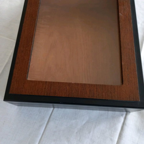 Cigar box like new with humidity meter 22x25 cm