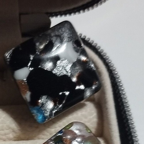 Ring faux bijoux Murano style adjustable black and white like new