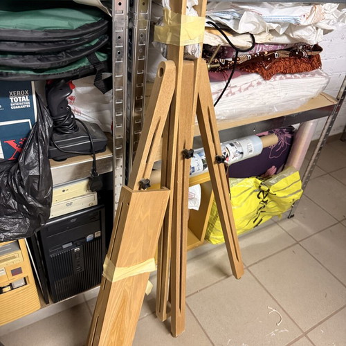 Large adjustable painting easel, like new