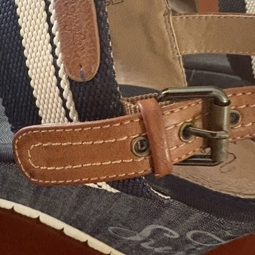Wrangler platform sandals size 38 like new, blue memory foam